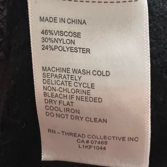 Colorblock Mock Turtleneck - Picture 3 of 3